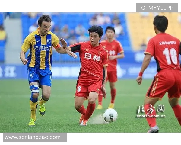 日本足球明星在上海的精彩瞬间与球迷互动的热情故事