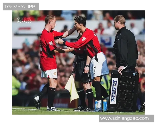 足球巨星C罗再度荣膺足球先生荣耀成就引发全球球迷热议